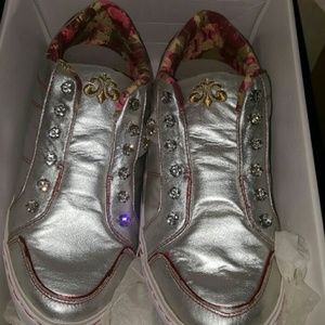 Dereon sneakers silver jeweled size 10